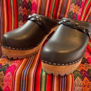 BLACK MIA ELSA CLOGS SZ 38 - LIKE NEW